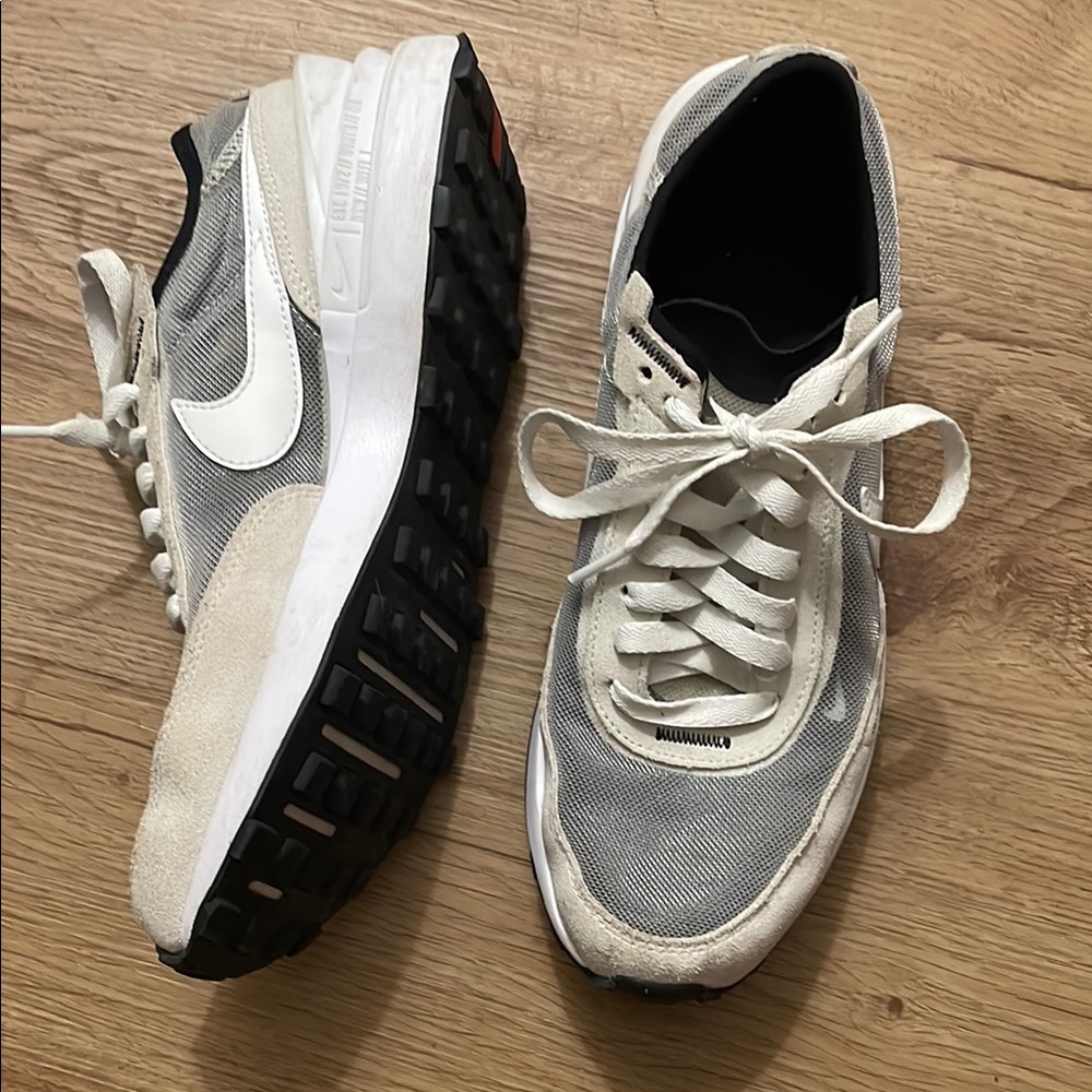 Nike White and Black mesh Sneakers